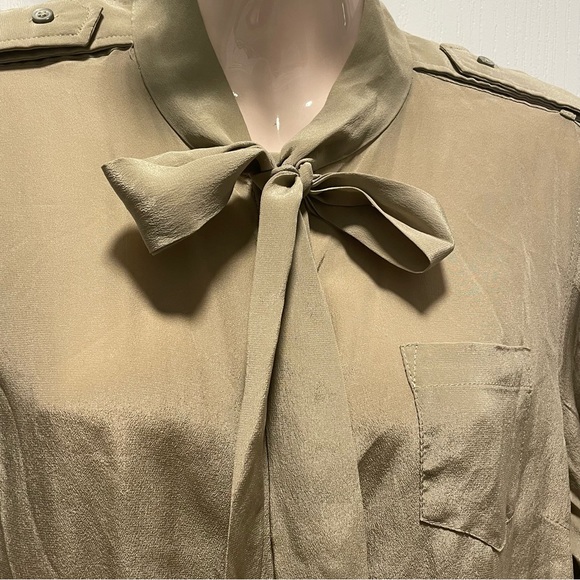 50% OFF Discount for a Queen 👑 ALL Items at my closet - Picture 16 of 17